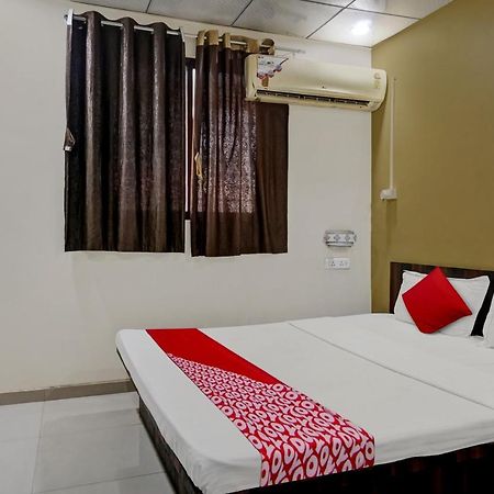 Oyo Flagship Sai Satyam Lodge Pune Esterno foto