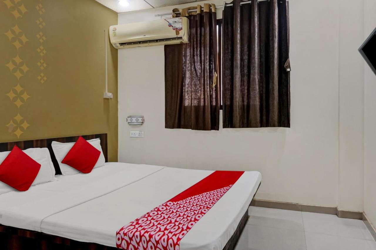 Oyo Flagship Sai Satyam Lodge Pune Esterno foto