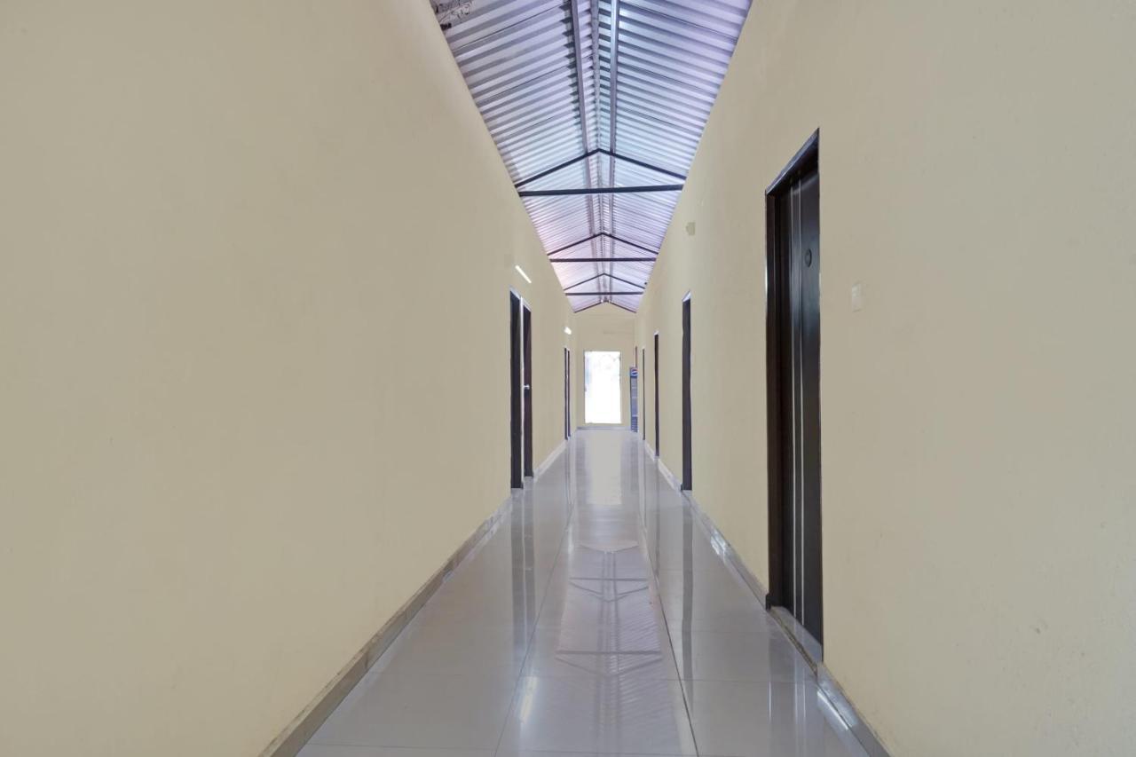 Oyo Flagship Sai Satyam Lodge Pune Esterno foto