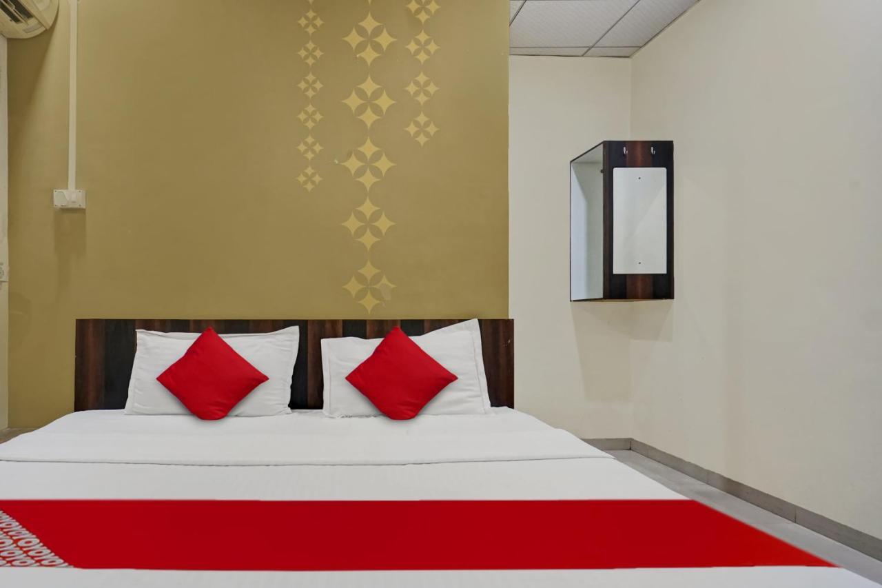 Oyo Flagship Sai Satyam Lodge Pune Esterno foto