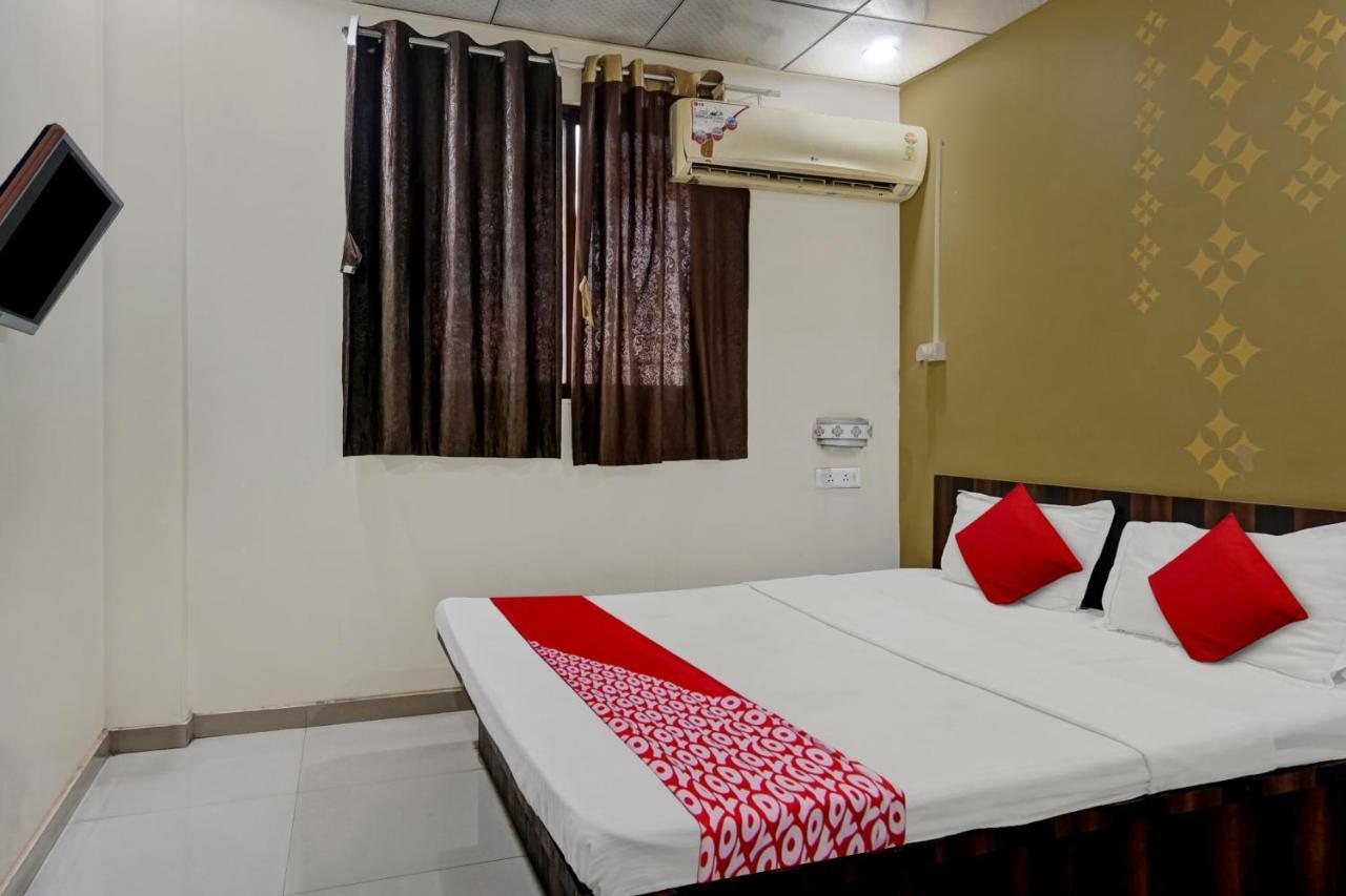 Oyo Flagship Sai Satyam Lodge Pune Esterno foto